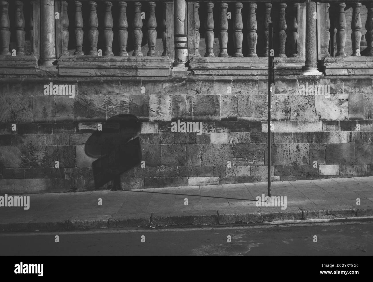 Palermo, Sicilia, 21.11.2024: Palermo, la vibrante capitale della Sicilia, è un luogo dove storia e vita moderna si fondono senza sforzo. Passeggia attraverso la B. Foto Stock