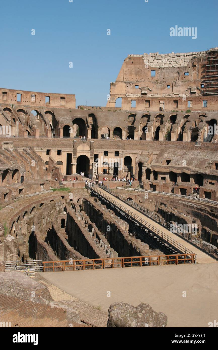 Italia. Roma. Colosseo o Anfiteatro Flavio. 70 - 80 AD. Vista dell'edificio interno. Foto Stock