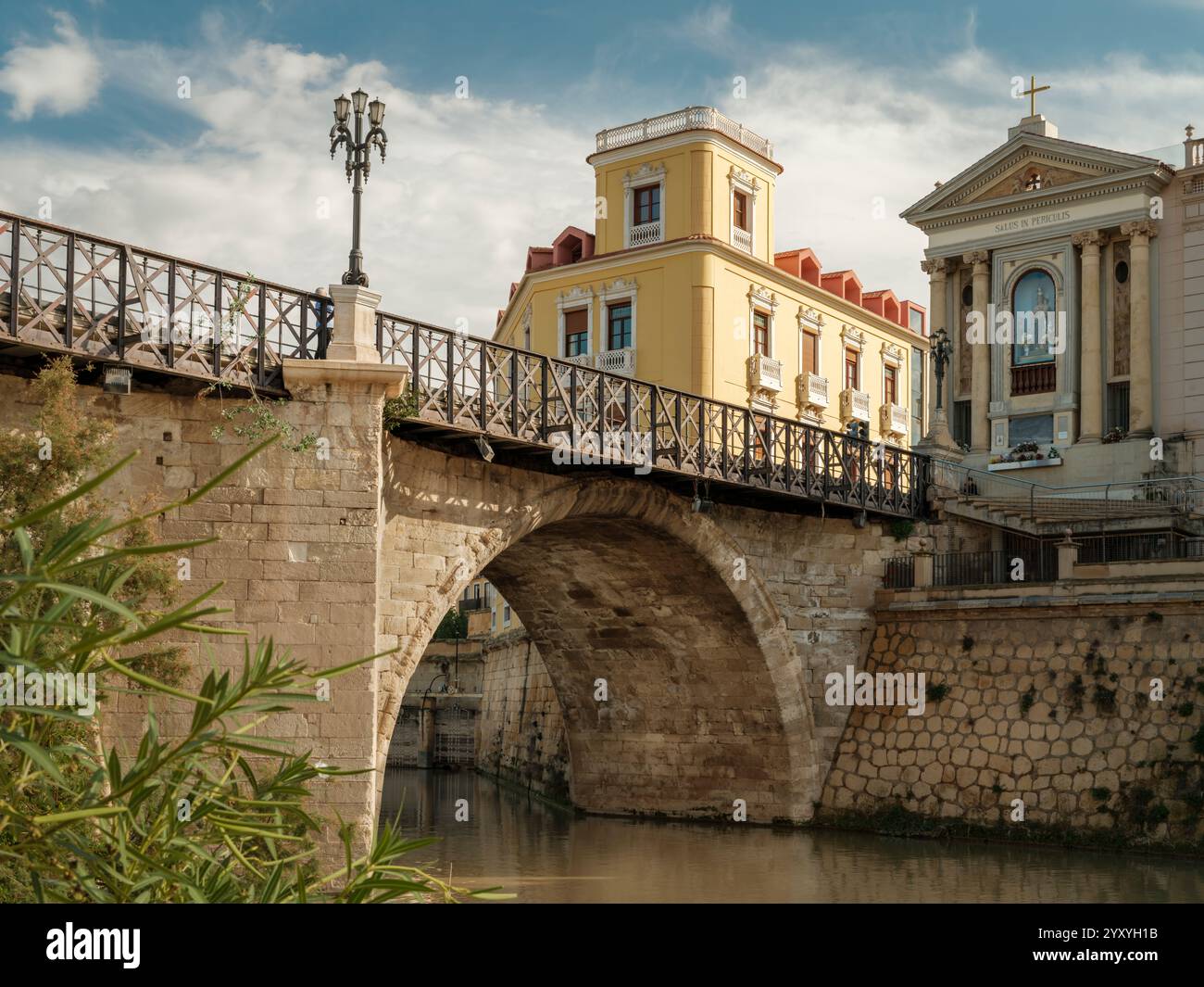 Murcia, Spagna - Ponte di Los Peligros, o Ponte Vecchio, è il ponte più antico di Murcia ed è stato costruito nel 1741 con le tasse riscosse dalla seta. IT Foto Stock