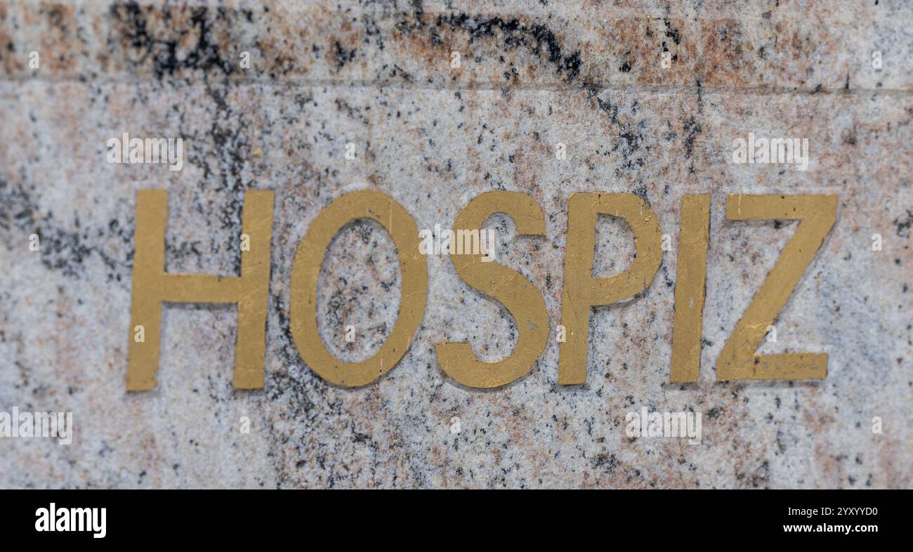 18 dicembre 2024, Brandeburgo, Brandeburgo/Havel: "Hospice" è scritto su un muro dell'Hospice Brandenburg. Foto: Hannes P. Albert/dpa Foto Stock