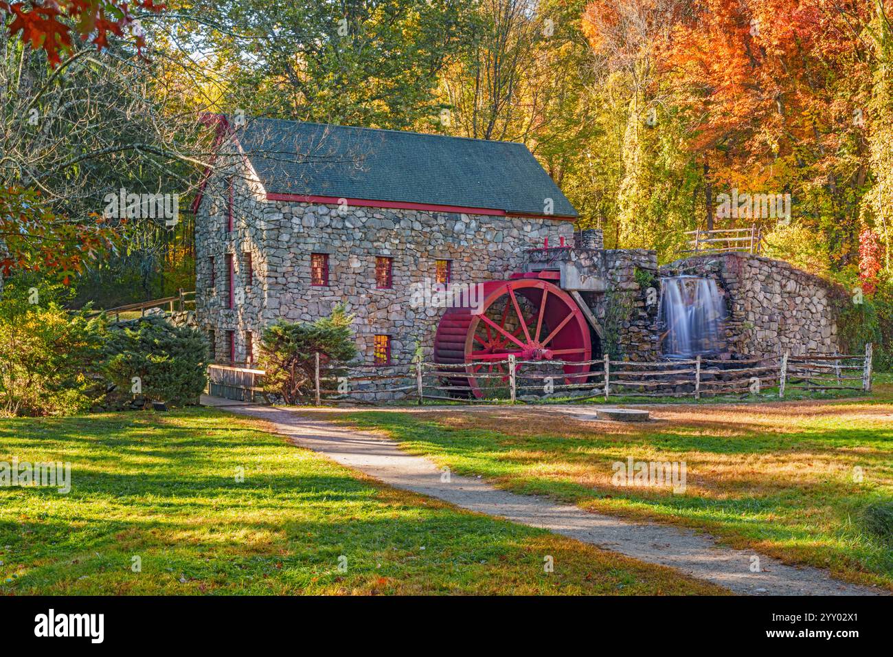 Vista panoramica del Grist Mill a Sudbury in autunno Sudbury Massachusetts , New England, USA Foto Stock
