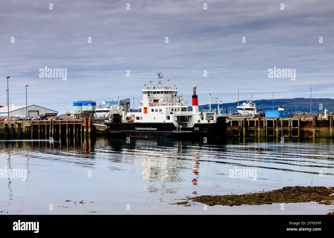 MV Coruisk, un traghetto Caledonian MacBrayne attraccato al porto di Mallaig Foto Stock