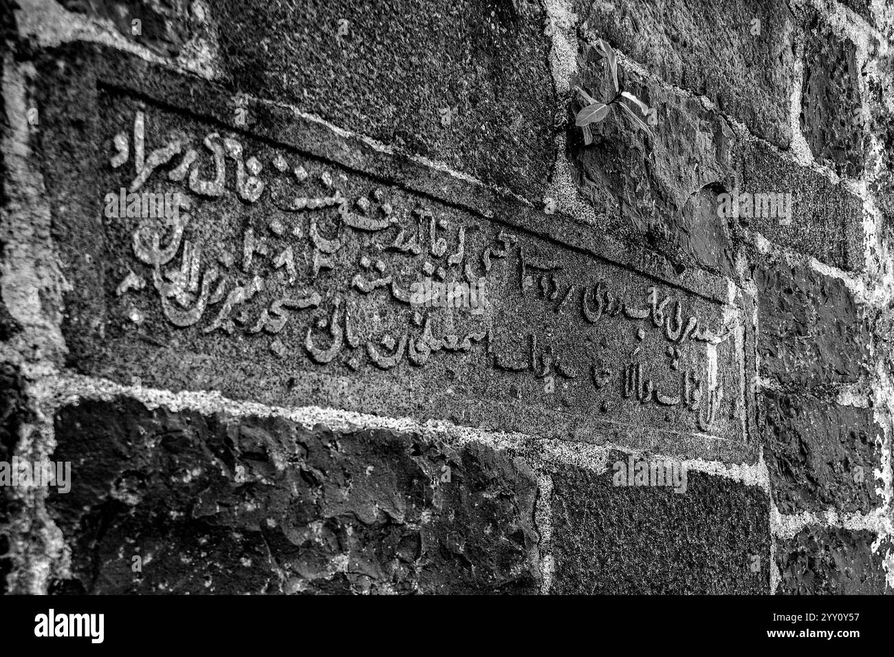11 novembre 2011 Vintage Old Bllack and White Photo of Rampart (fortificazione) muro sul forte di Ahmednagar - il forte è stato costruito da Ahmed Nizam Shah-Maharashtra Foto Stock
