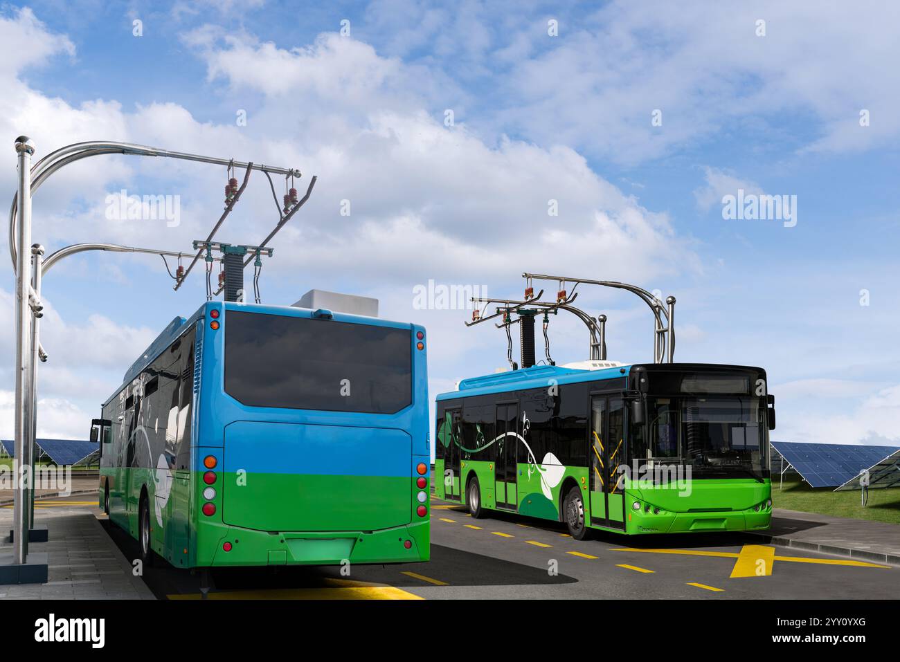 Il bus elettrico a una fermata viene caricato dal pantografo. Mobilità pulita. Foto Stock