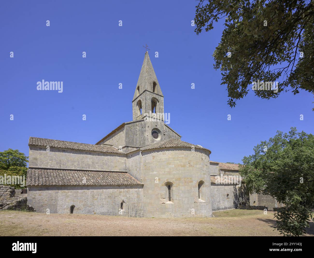 Vista esterna dell'abbazia romanica cistercense di le Thoronet, dipartimento Var, Francia, Europa Foto Stock