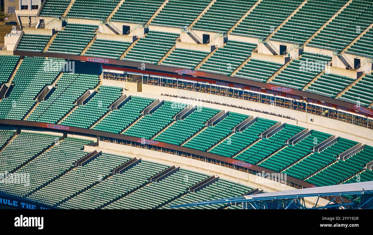Dettaglio aereo dei posti a sedere e dello skyline dello stadio di Cincinnati Foto Stock