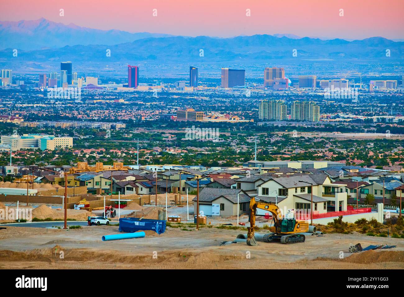 Sviluppo suburbano e skyline di Las Vegas al Golden Hour Foto Stock