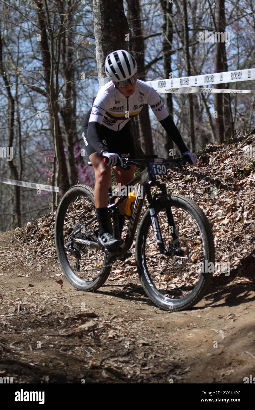 Tennessee National Mountain Bike Festival 2024 XCO Race sui sentieri del Windrock Bike Park di Oliver Springs, Tennessee, Stati Uniti. Foto Stock
