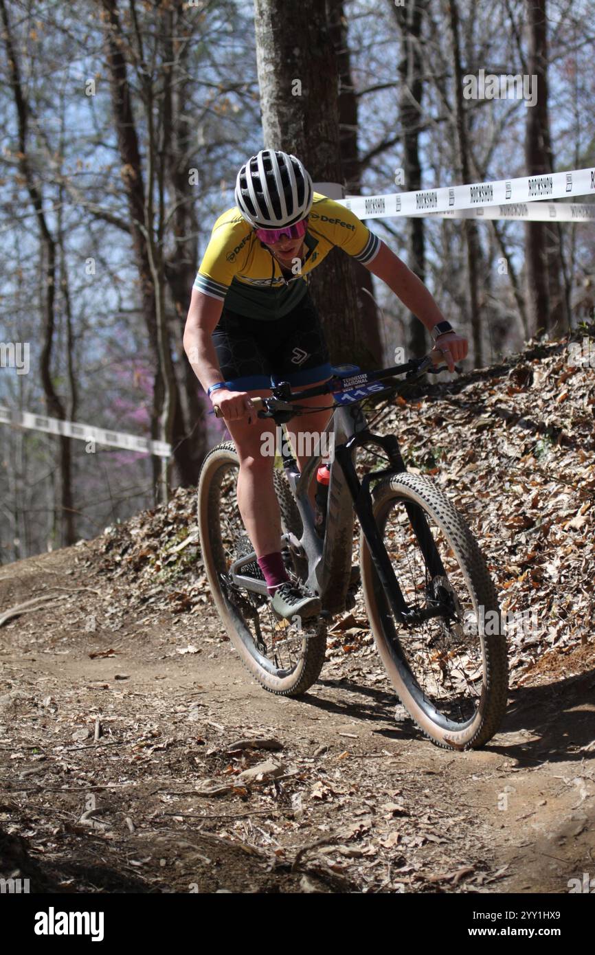 Tennessee National Mountain Bike Festival 2024 XCO Race sui sentieri del Windrock Bike Park di Oliver Springs, Tennessee, Stati Uniti. Foto Stock