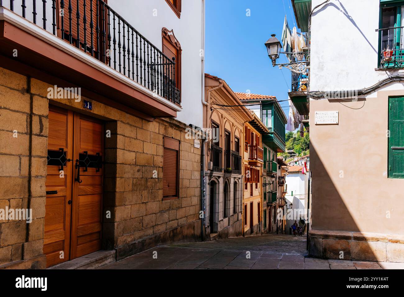 Strada stretta. Ondarroa, Biscaglia, Paesi Baschi, Spagna, Europa Foto Stock
