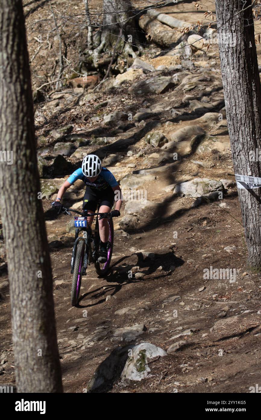 Tennessee National Mountain Bike Festival 2024 XCO Race sui sentieri del Windrock Bike Park di Oliver Springs, Tennessee, Stati Uniti. Foto Stock