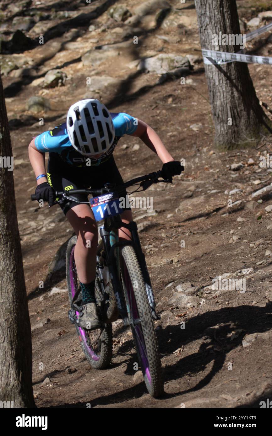 Tennessee National Mountain Bike Festival 2024 XCO Race sui sentieri del Windrock Bike Park di Oliver Springs, Tennessee, Stati Uniti. Foto Stock