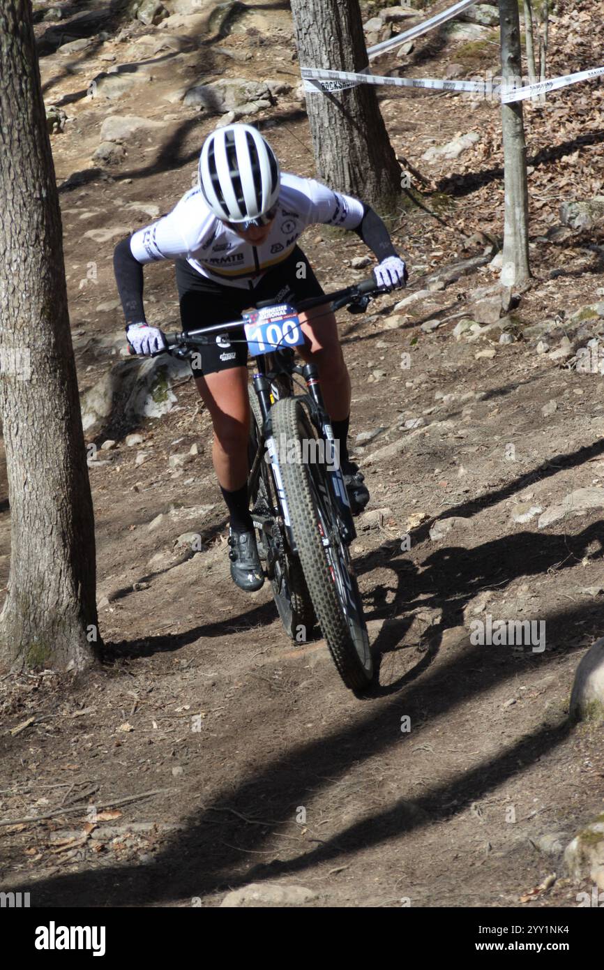 Tennessee National Mountain Bike Festival 2024 XCO Race sui sentieri del Windrock Bike Park di Oliver Springs, Tennessee, Stati Uniti. Foto Stock
