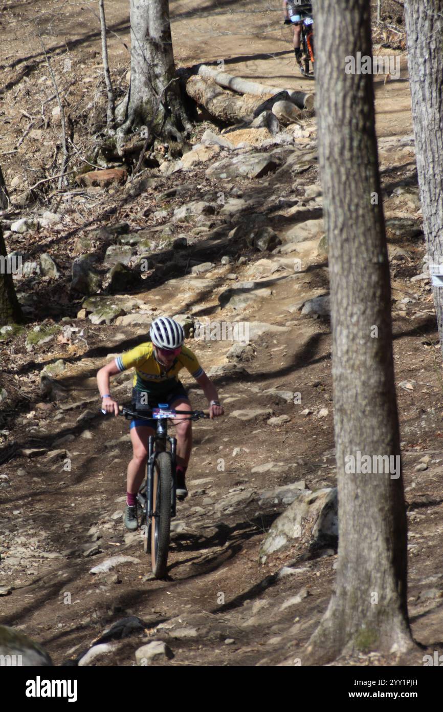 Corsa XCO sulle colline del Windrock Bicycle Park a Oliver Springs, Tennessee, Stati Uniti. Tennessee National Bike Festival Foto Stock