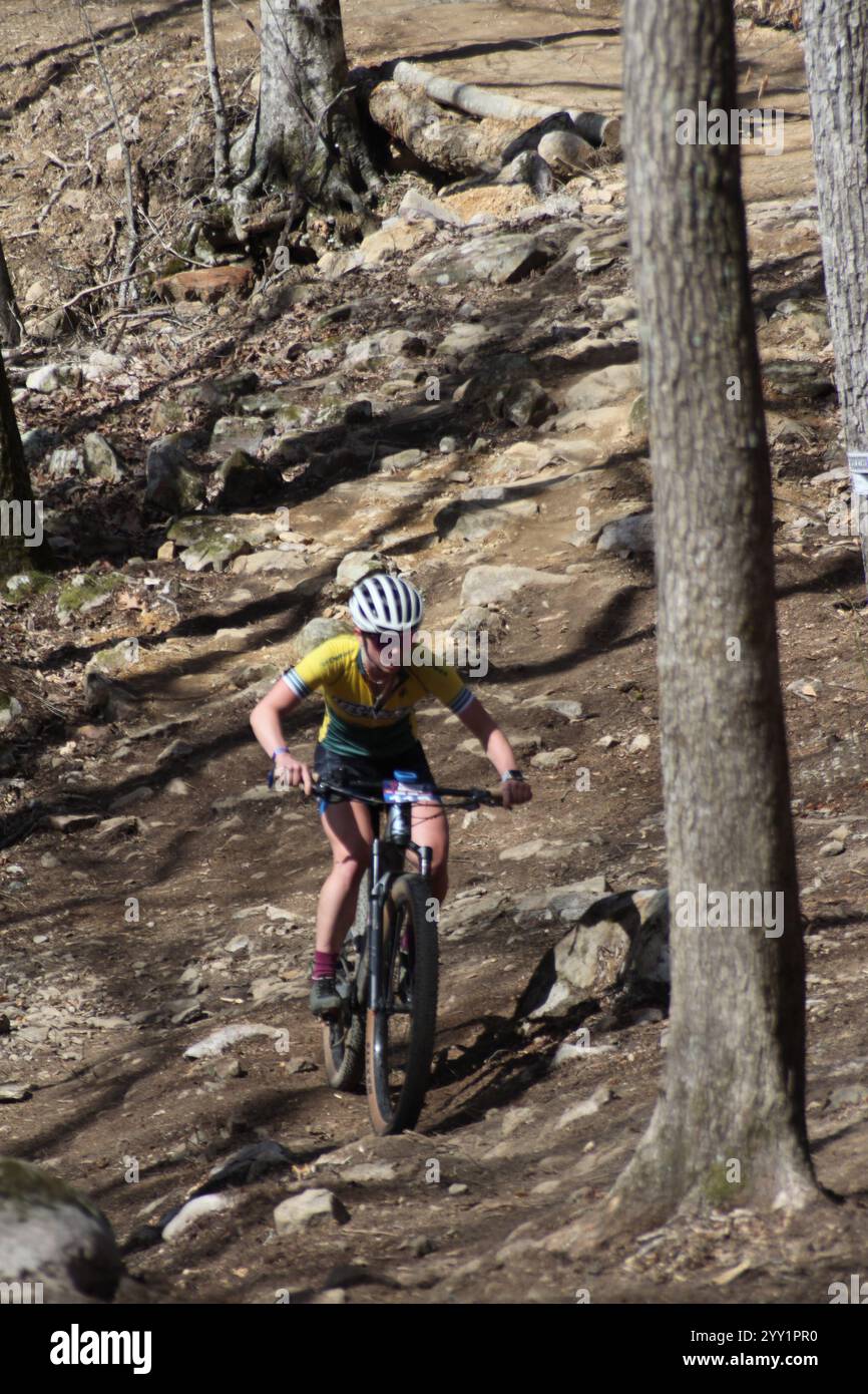 Corsa XCO sulle colline del Windrock Bicycle Park a Oliver Springs, Tennessee, Stati Uniti. Tennessee National Bike Festival Foto Stock