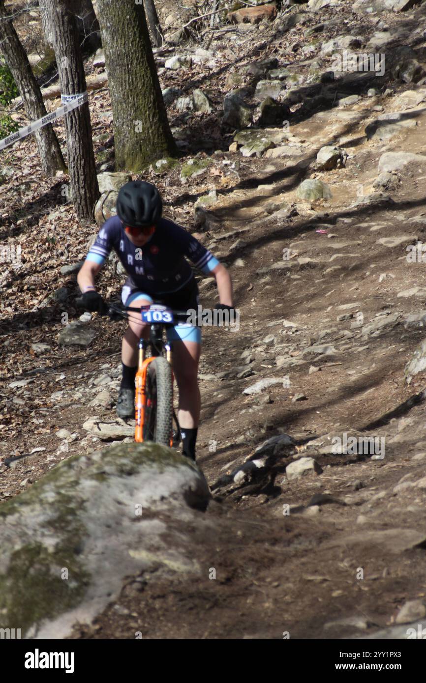 Corsa XCO sulle colline del Windrock Bicycle Park a Oliver Springs, Tennessee, Stati Uniti. Tennessee National Bike Festival Foto Stock
