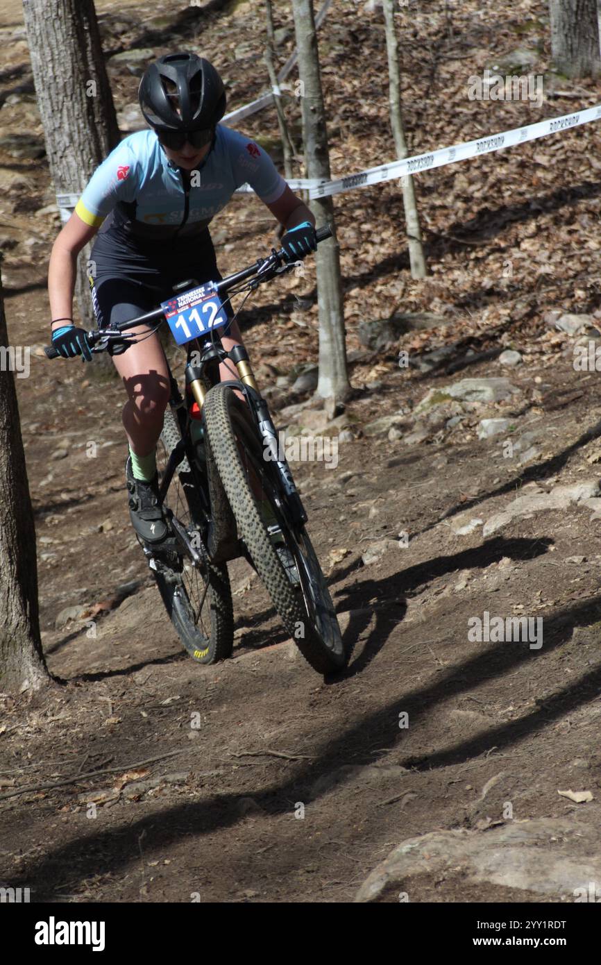 Corsa XCO sulle colline del Windrock Bicycle Park a Oliver Springs, Tennessee, Stati Uniti. Tennessee National Bike Festival Foto Stock