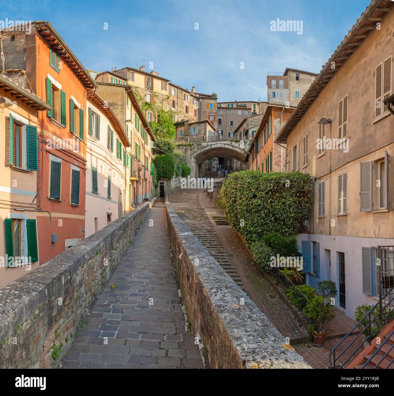 Perugia - l'acquedotto e il centro storico. Foto Stock