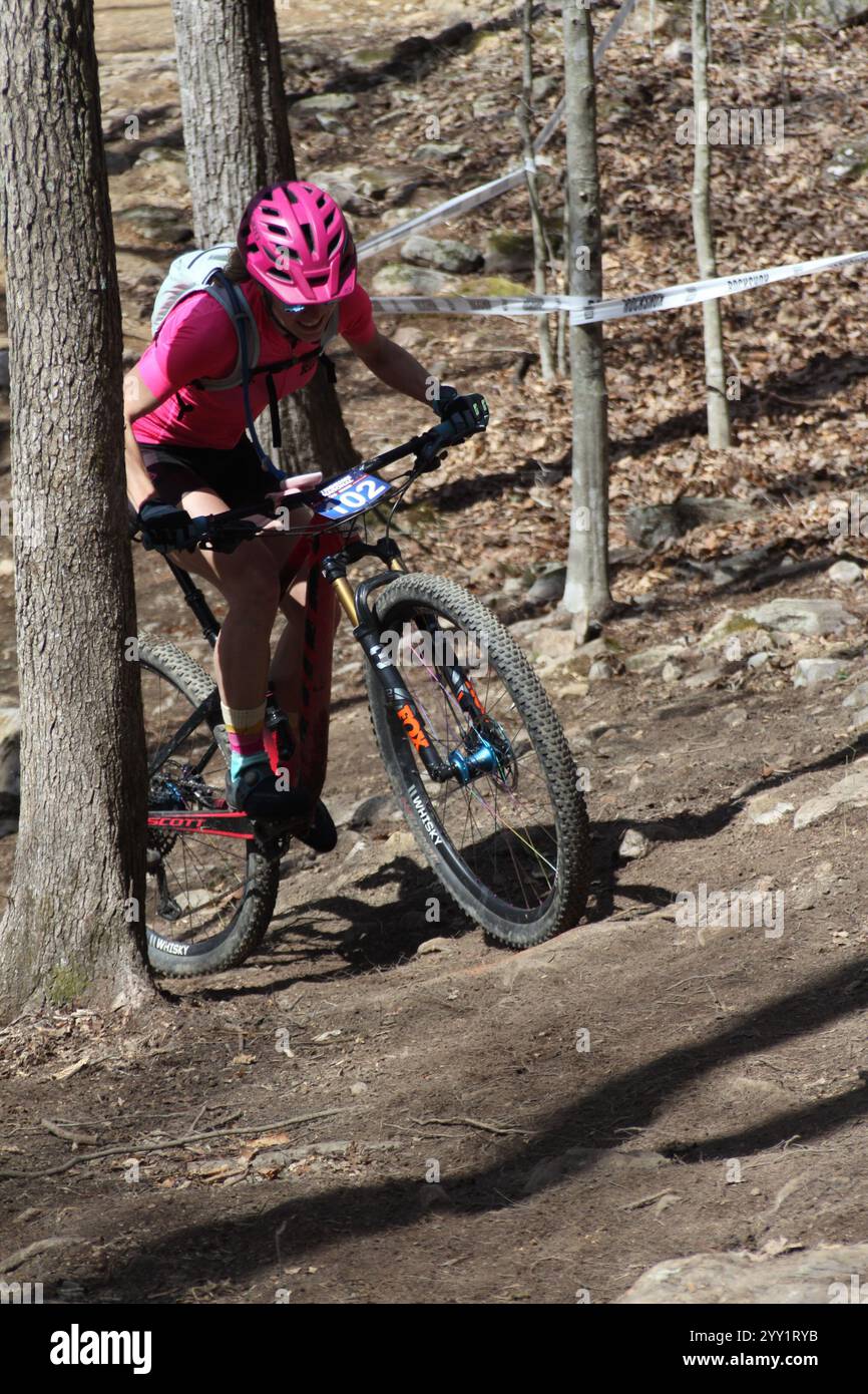 Corsa XCO sulle colline del Windrock Bicycle Park a Oliver Springs, Tennessee, Stati Uniti. Tennessee National Bike Festival Foto Stock