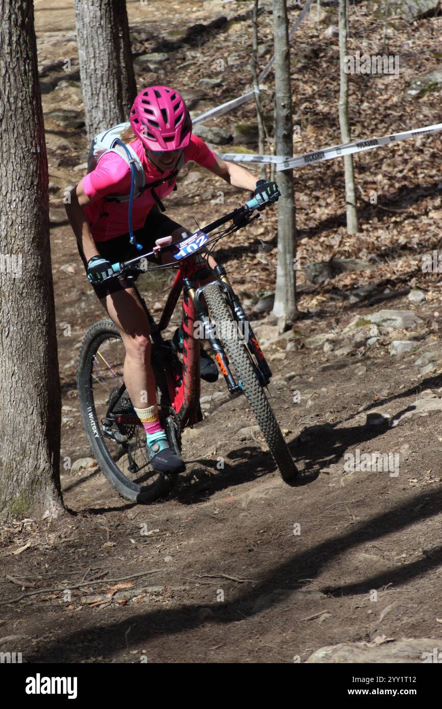Corsa XCO sulle colline del Windrock Bicycle Park a Oliver Springs, Tennessee, Stati Uniti. Tennessee National Bike Festival Foto Stock