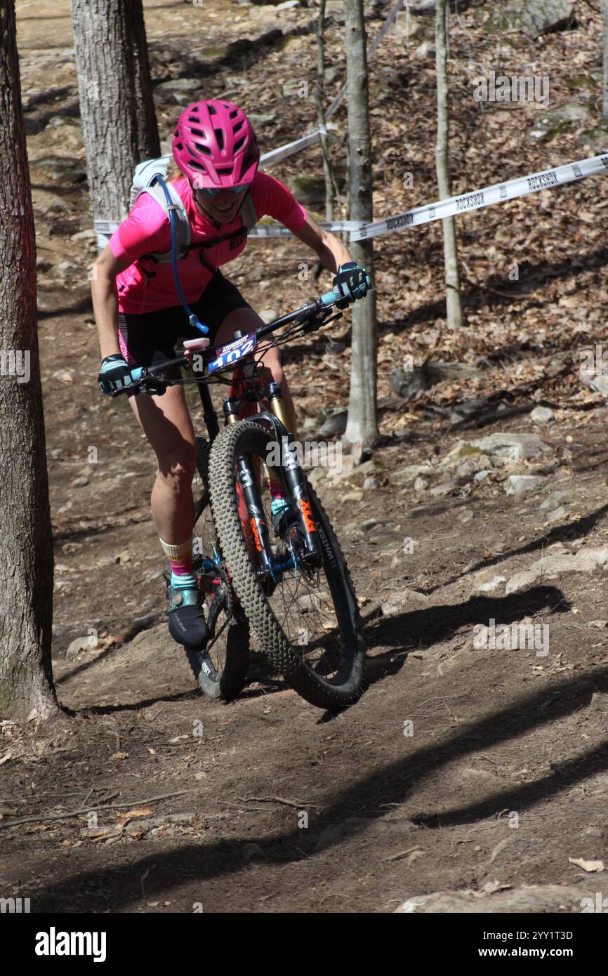 Corsa XCO sulle colline del Windrock Bicycle Park a Oliver Springs, Tennessee, Stati Uniti. Tennessee National Bike Festival Foto Stock