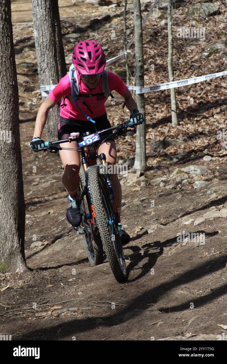 Corsa XCO sulle colline del Windrock Bicycle Park a Oliver Springs, Tennessee, Stati Uniti. Tennessee National Bike Festival Foto Stock