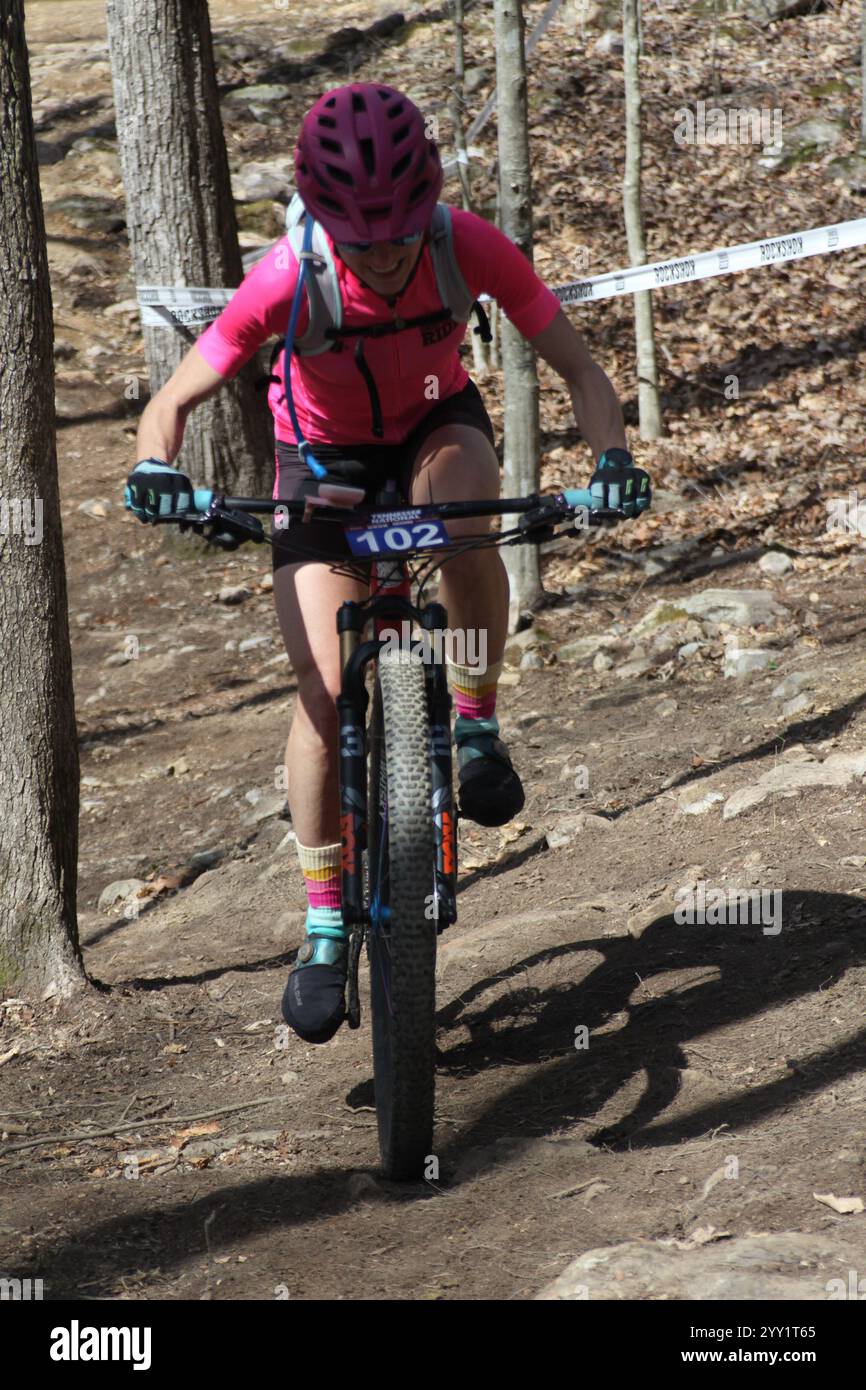 Corsa XCO sulle colline del Windrock Bicycle Park a Oliver Springs, Tennessee, Stati Uniti. Tennessee National Bike Festival Foto Stock