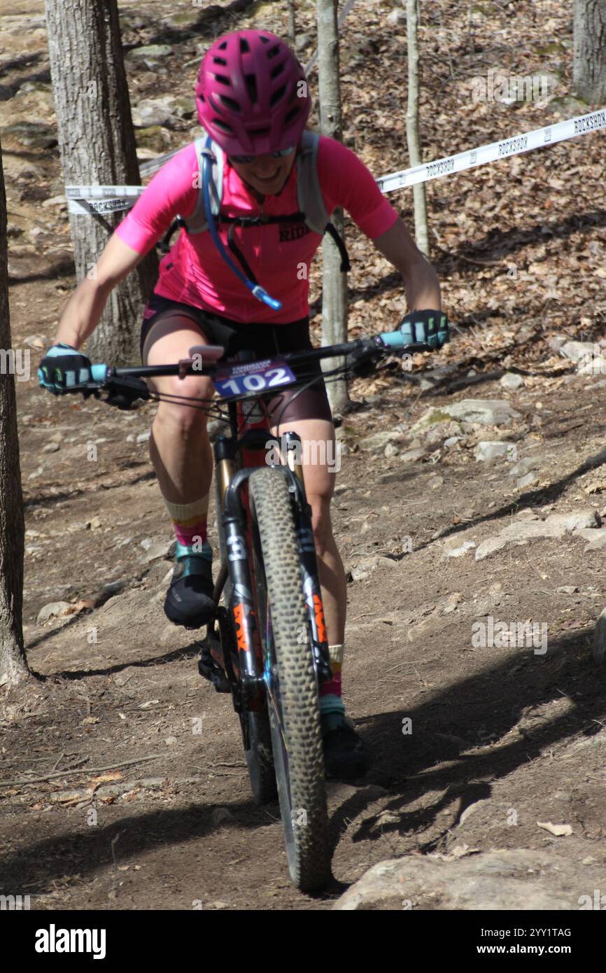 Corsa XCO sulle colline del Windrock Bicycle Park a Oliver Springs, Tennessee, Stati Uniti. Tennessee National Bike Festival Foto Stock