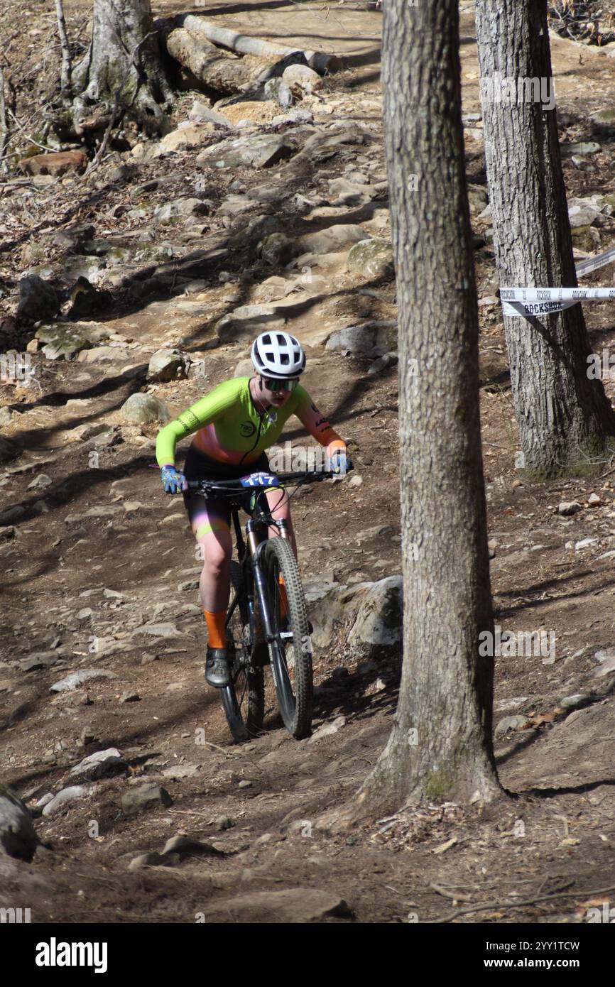 Corsa XCO sulle colline del Windrock Bicycle Park a Oliver Springs, Tennessee, Stati Uniti. Tennessee National Bike Festival Foto Stock