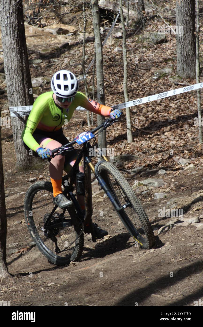 Corsa XCO sulle colline del Windrock Bicycle Park a Oliver Springs, Tennessee, Stati Uniti. Tennessee National Bike Festival Foto Stock
