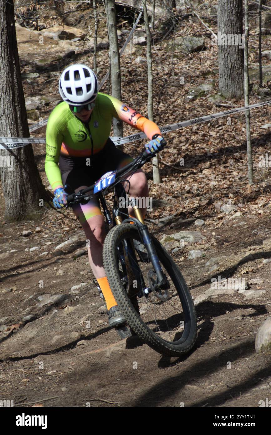 Corsa XCO sulle colline del Windrock Bicycle Park a Oliver Springs, Tennessee, Stati Uniti. Tennessee National Bike Festival Foto Stock