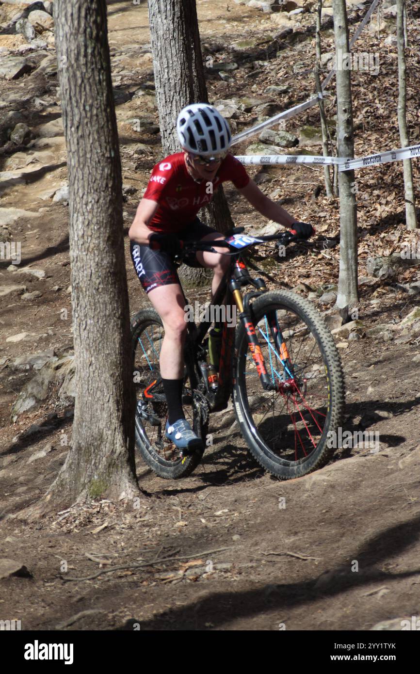 Corsa XCO sulle colline del Windrock Bicycle Park a Oliver Springs, Tennessee, Stati Uniti. Tennessee National Bike Festival Foto Stock