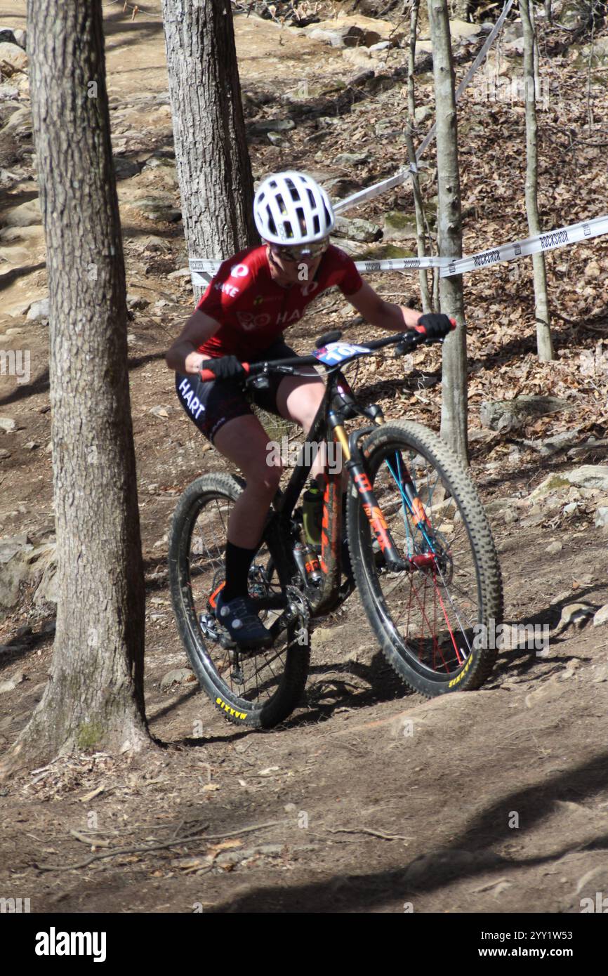 Corsa XCO sulle colline del Windrock Bicycle Park a Oliver Springs, Tennessee, Stati Uniti. Tennessee National Bike Festival Foto Stock