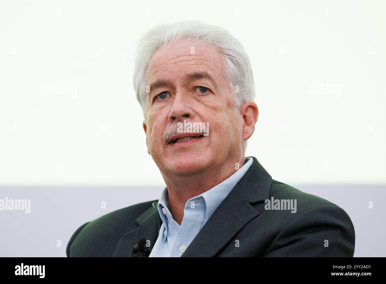 MccLi0010696 William J Burns, direttore della US Central Intelligence Agency all'FT Weekend Festival di Kenwood House, Londra, Gran Bretagna. Immagine Foto Stock