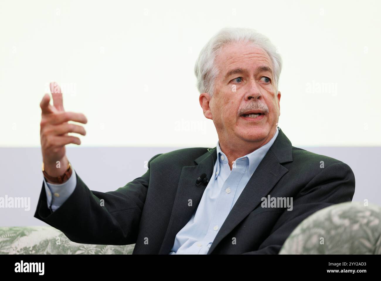 MccLi0010696 William J Burns, direttore della US Central Intelligence Agency all'FT Weekend Festival di Kenwood House, Londra, Gran Bretagna. Immagine Foto Stock