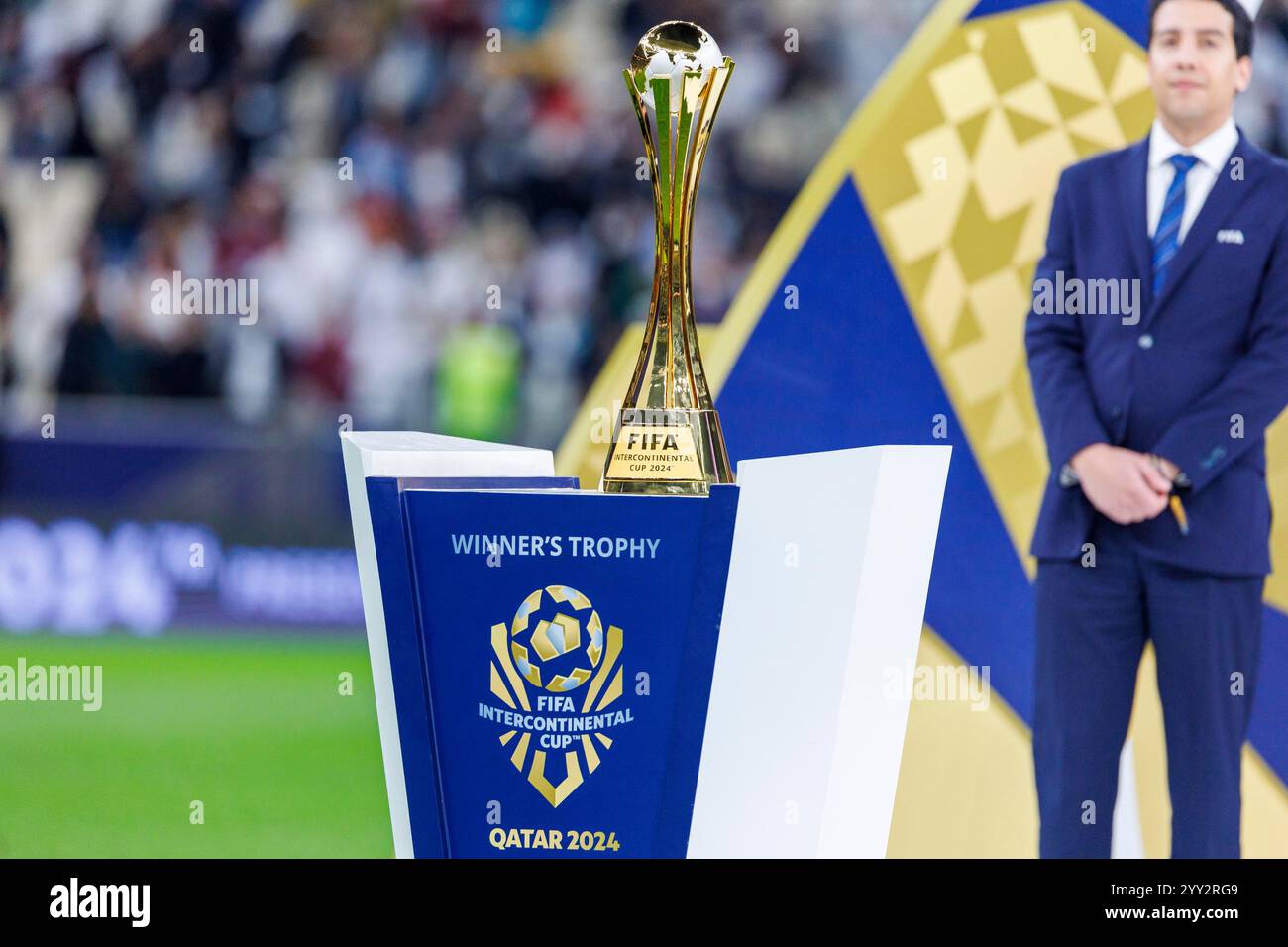 Doha, Qatar. 18 dicembre 2024. Il trofeo della Coppa Intercontinentale FIFA 2024 è stato visto prima della partita di calcio della Coppa Intercontinentale FIFA tra il Real Madrid spagnolo e il Pachuca messicano, allo stadio Lusail di Doha, Qatar, il 18 dicembre, 2024. foto: Ahmed Alsaidi/DiaEsportivo/Alamy Live News crediti: DiaEsportivo/Alamy Live News Foto Stock