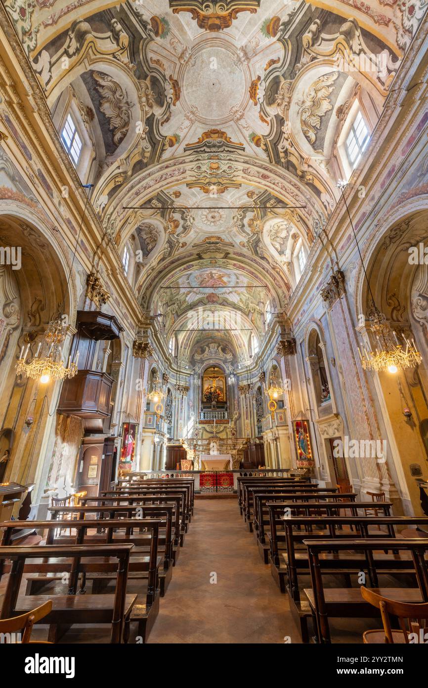 ALESSANDRIA, ITALIA - 10 SETTEMBRE 2024: Navata della chiesa di San Giovannino Foto Stock