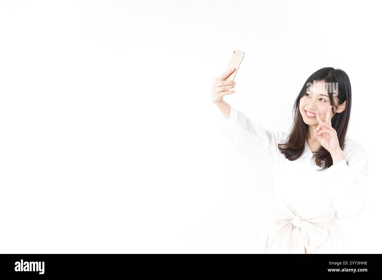 Giovane donna prendendo un selfie Foto Stock