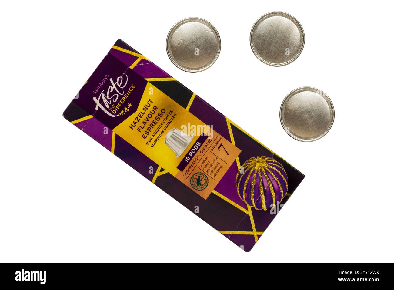 Scatola di Sainsburys Taste the Difference cialda Flavour espresso Coffee cialde in alluminio con tre cialde rimosse isolate su sfondo bianco Foto Stock