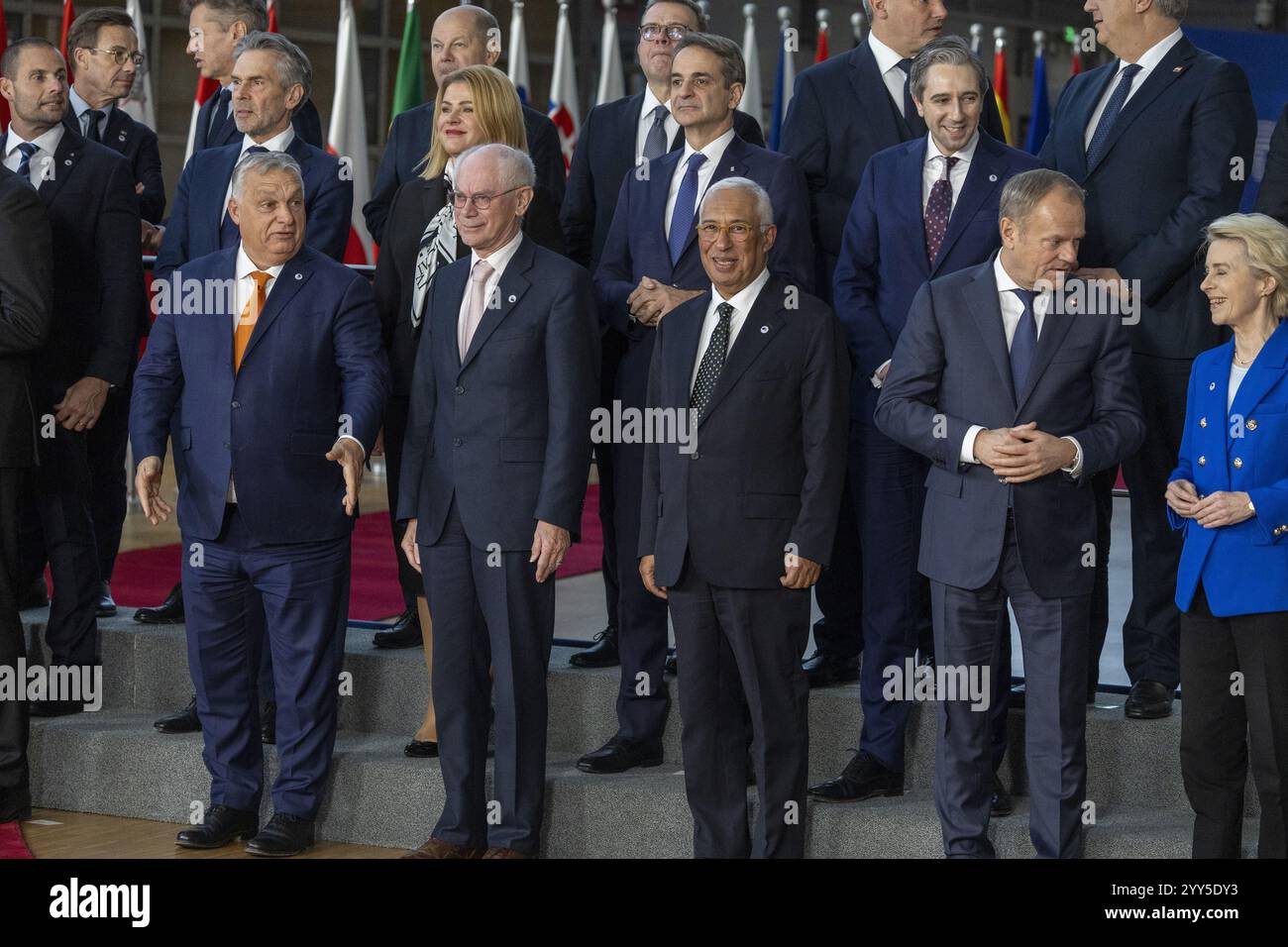 Primo ministro ungherese Viktor Orban, ex presidente del Consiglio europeo Herman Van Rompuy, presidente del Consiglio europeo Antonio Costa, primo ministro polacco Donald Tusk e presidente della Commissione europea Ursula Von der Leyen nella foto di un vertice straordinario dei capi di Stato e di governo dell'UE (19-20/12), tenutosi a Bruxelles giovedì 19 dicembre 2024. I capi di Stato e di governo dell'Unione europea (UE) dovrebbero discutere delle relazioni esterne tra l'UE e il "resto del mondo” e della guerra in Ucraina. BELGA FOTO NICOLAS MAETERLINCK Foto Stock