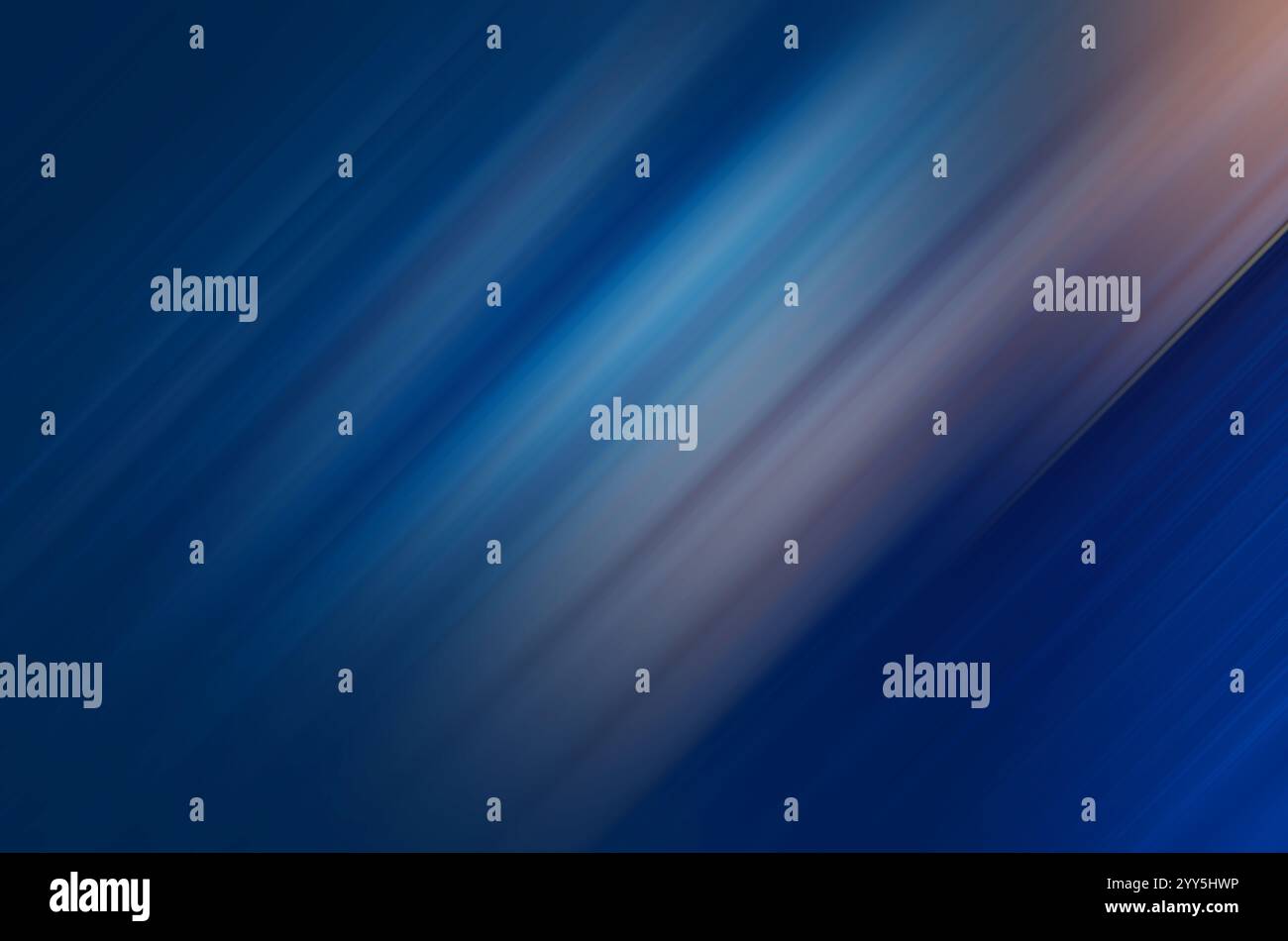 Sfondo blu sfocatura sfumatura blu serena con tracce luminose diagonali dinamiche Foto Stock