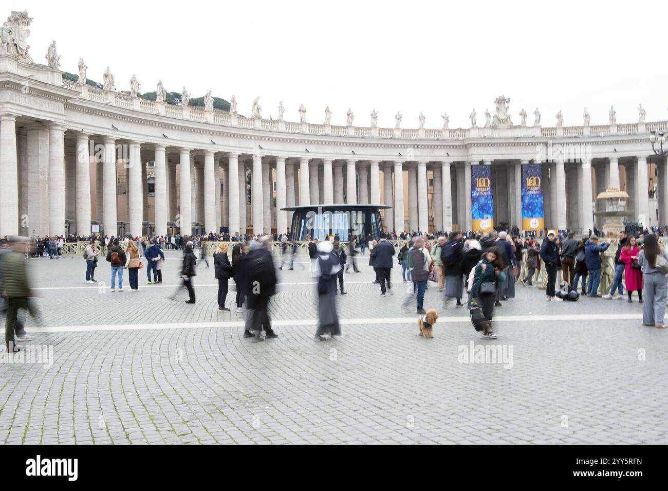 Vaticano, Vaticano. 19 dicembre 2024. **NO LIBRI** Italia, Roma, Vaticano, 2024/12/19 nuovo ufficio postale inaugurato per il Giubileo, in Piazza San Pietro, città del Vaticano . Fotografia di ALESSIA GIULIANI / Catholic Press Photo Credit: Agenzia fotografica indipendente / Alamy Live News Foto Stock