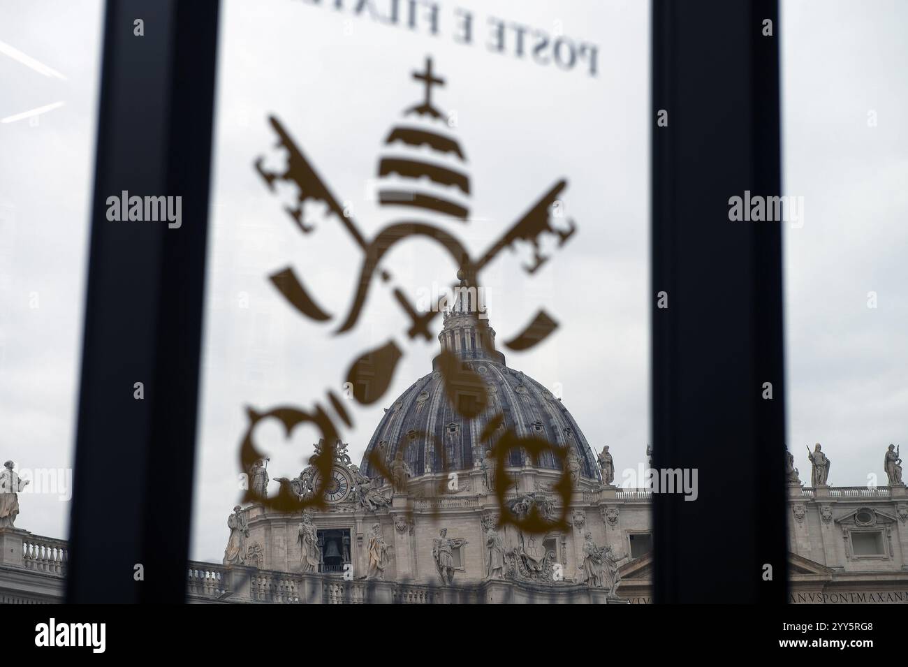 Vaticano, Vaticano. 19 dicembre 2024. **NO LIBRI** Italia, Roma, Vaticano, 2024/12/19 nuovo ufficio postale inaugurato per il Giubileo, in Piazza San Pietro, città del Vaticano . Fotografia di ALESSIA GIULIANI / Catholic Press Photo Credit: Agenzia fotografica indipendente / Alamy Live News Foto Stock