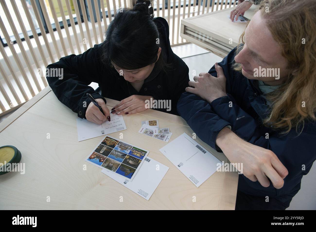 Vaticano, Vaticano. 19 dicembre 2024. **NO LIBRI** Italia, Roma, Vaticano, 2024/12/19 nuovo ufficio postale inaugurato per il Giubileo, in Piazza San Pietro, città del Vaticano . Fotografia di ALESSIA GIULIANI / Catholic Press Photo Credit: Agenzia fotografica indipendente / Alamy Live News Foto Stock
