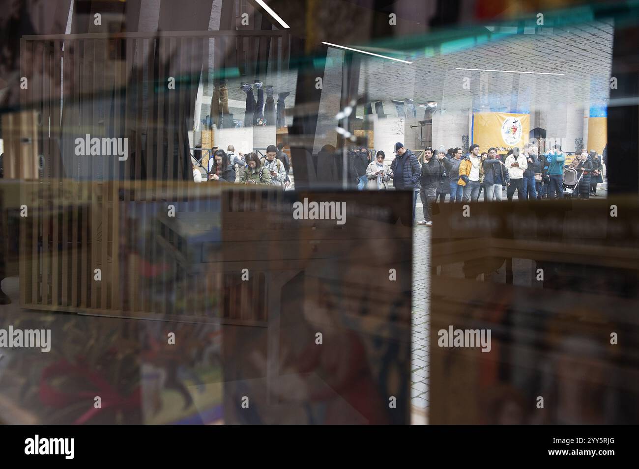 Vaticano, Vaticano. 19 dicembre 2024. **NO LIBRI** Italia, Roma, Vaticano, 2024/12/19 nuovo ufficio postale inaugurato per il Giubileo, in Piazza San Pietro, città del Vaticano . Fotografia di ALESSIA GIULIANI / Catholic Press Photo Credit: Agenzia fotografica indipendente / Alamy Live News Foto Stock