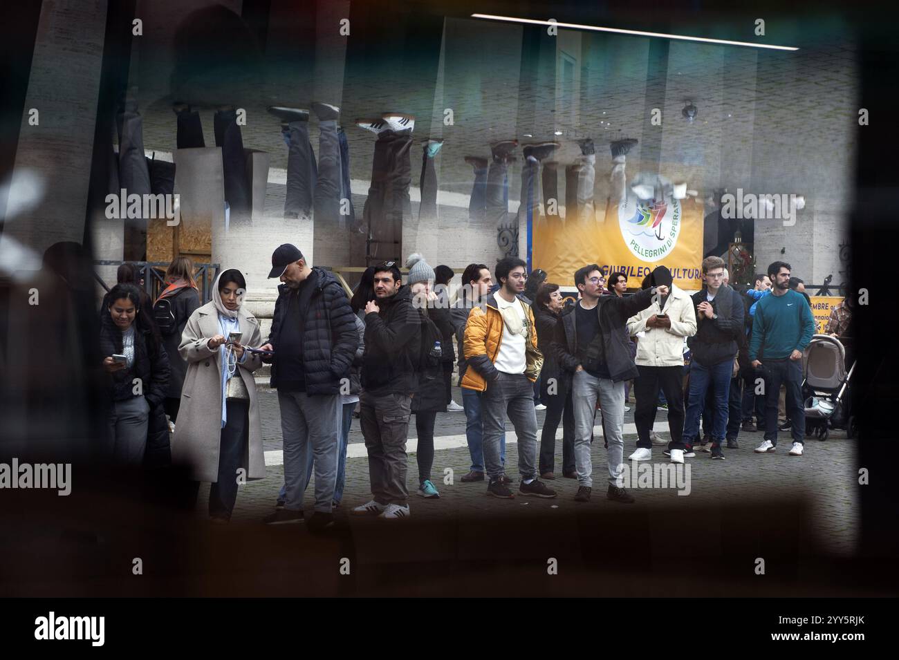 Vaticano, Vaticano. 19 dicembre 2024. **NO LIBRI** Italia, Roma, Vaticano, 2024/12/19 nuovo ufficio postale inaugurato per il Giubileo, in Piazza San Pietro, città del Vaticano . Fotografia di ALESSIA GIULIANI / Catholic Press Photo Credit: Agenzia fotografica indipendente / Alamy Live News Foto Stock