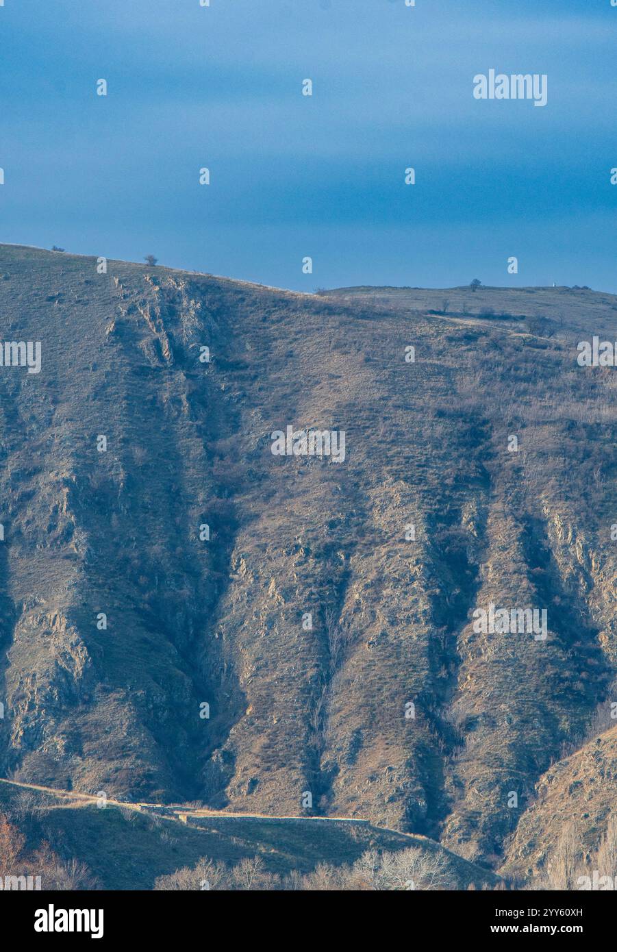 Rolling Hills: Motivi e texture nella tela della natura. Cielo mattutino. Foto Stock