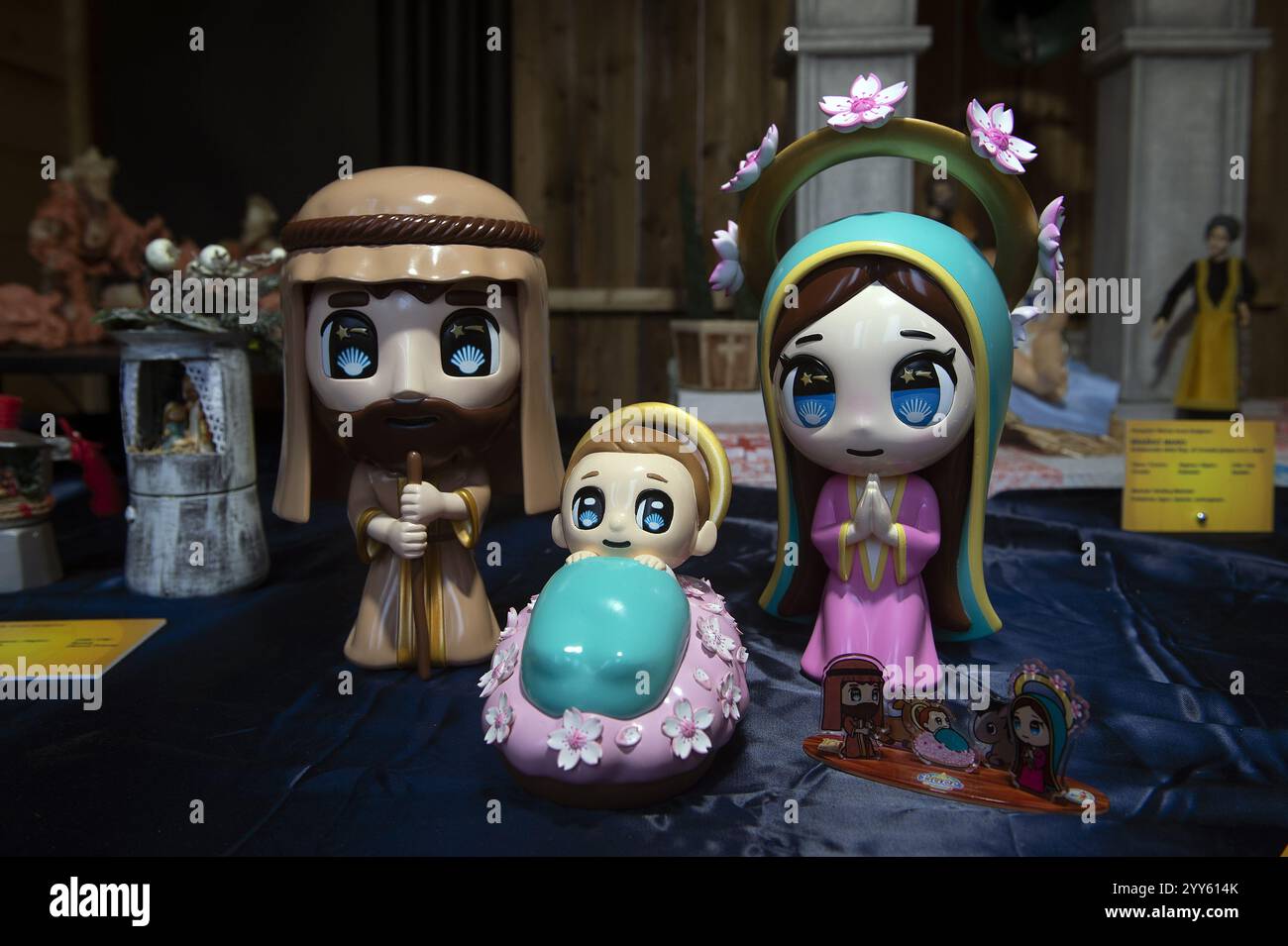 Vaticano, Vaticano. 19 dicembre 2024. **NO LIBRI** Italia, Roma, Vaticano, 2024/12/19 un cribmade con la Mascotte Giubileo luce alla mostra '100 Presepi di Natale in Vaticano' sotto la colonnata di Gianlorenzo Bernini in Piazza San Pietro in Vaticano . Fotografia di ALESSIA GIULIANI / Catholic Press Photo Credit: Agenzia fotografica indipendente / Alamy Live News Foto Stock