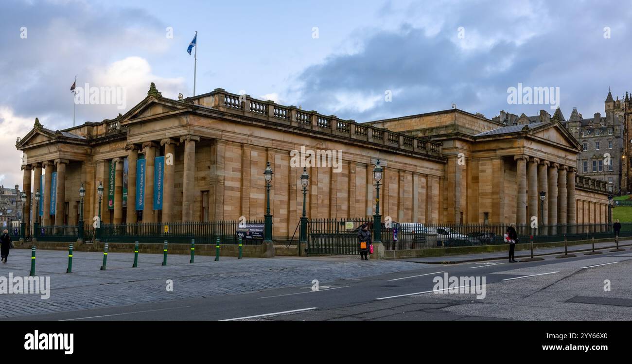 Esterno della Scottish National Art Gallery on the Mound, Edimburgo, Scozia, Regno Unito Foto Stock