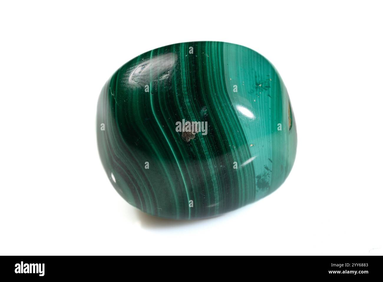 Pietre preziose di Malachite naturale lucide con bande verdi sorprendenti. Foto Stock
